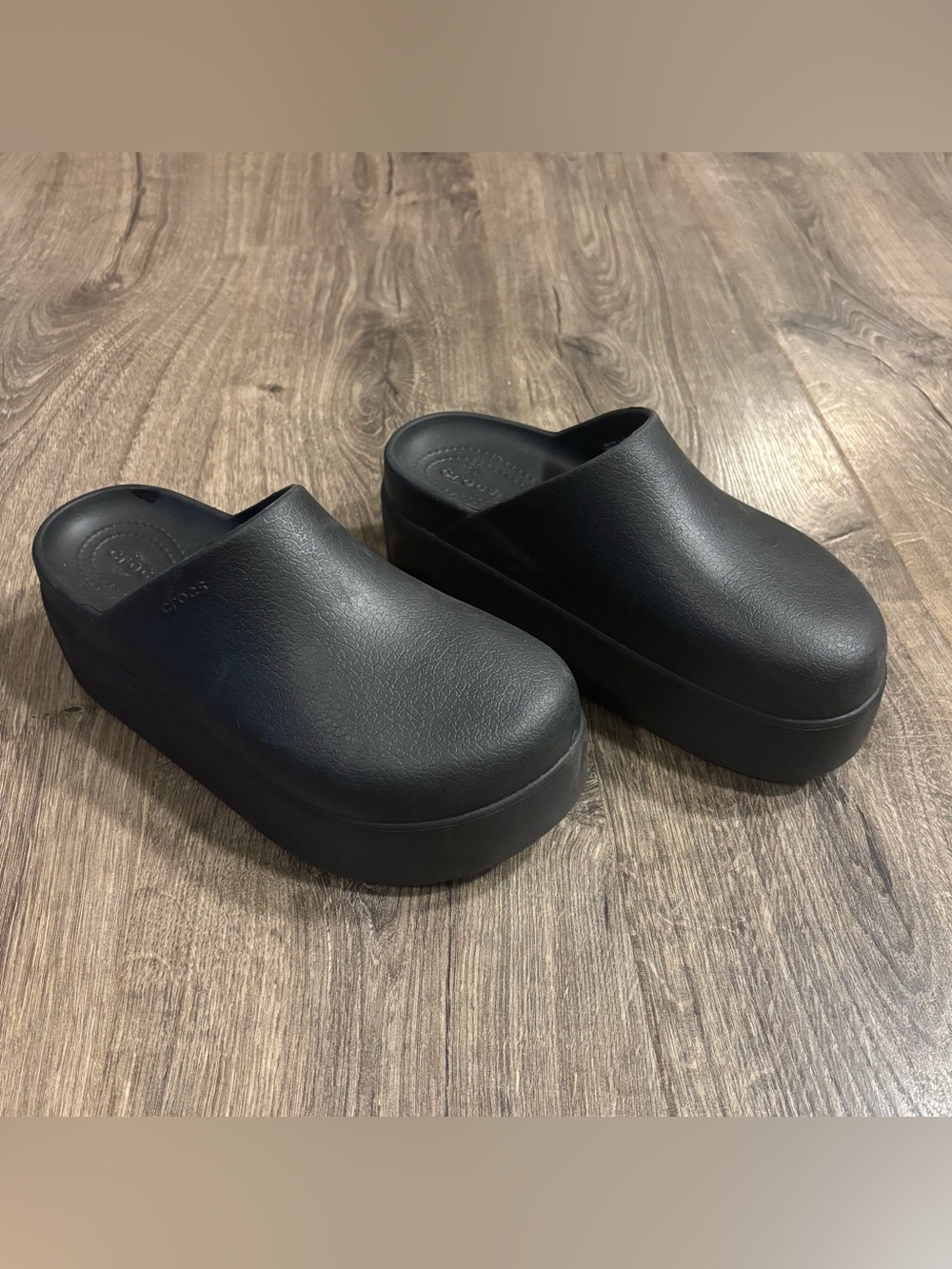 Crocs Dylan Platform Clogs Women’s Size 7 Black Slip-On Comfort Clog - Picture 3 of 8